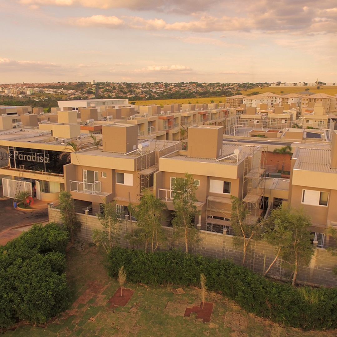 imagem com casas em um bairro planejado que oferece proximidade com a natureza