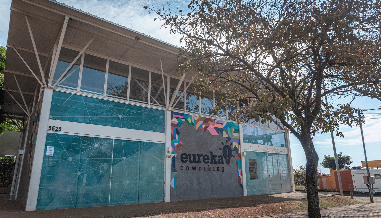 Foto do Espaço Eureka, coworking que coloca na prática a ciência e tecnologia no Granja Marileusa.