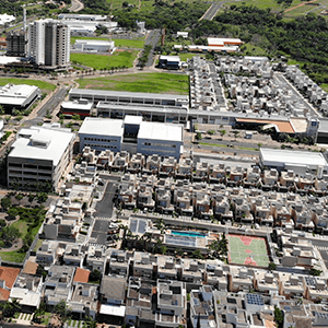 Foto aérea do bairro planejado Granja Marileusa em 2021.